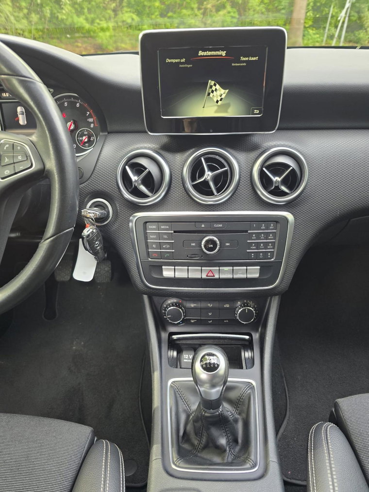 Vehicle Image 23