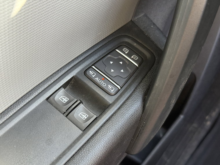 Vehicle Image 28