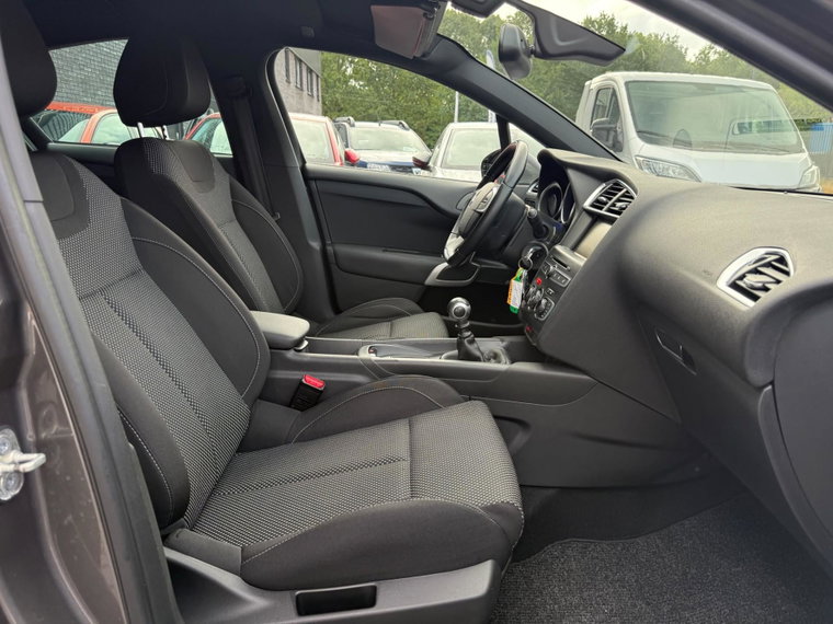 Vehicle Image 33