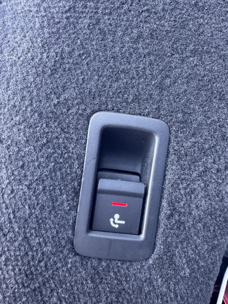 Vehicle Image 38
