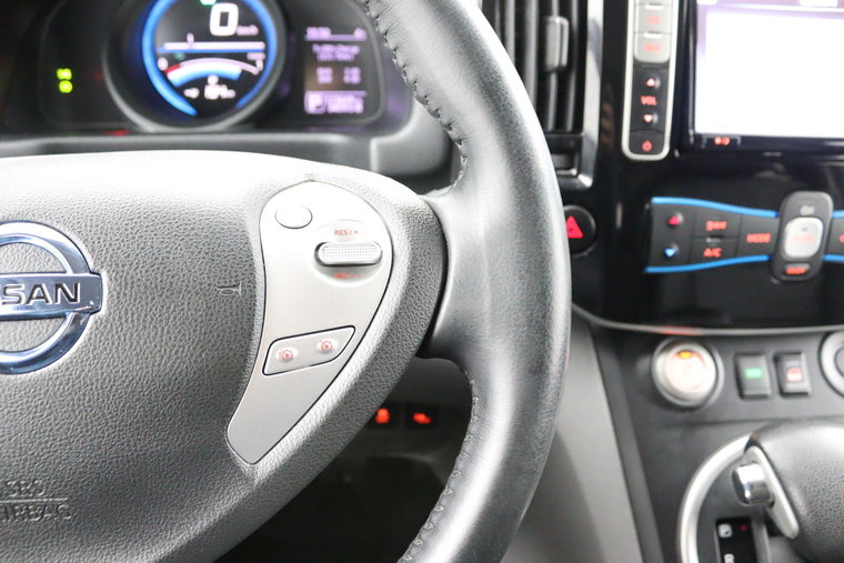 Vehicle Image 25