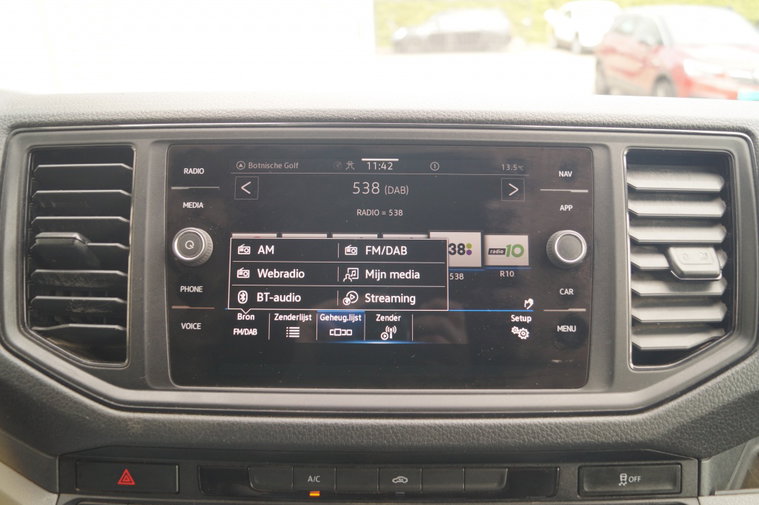Vehicle Image 16
