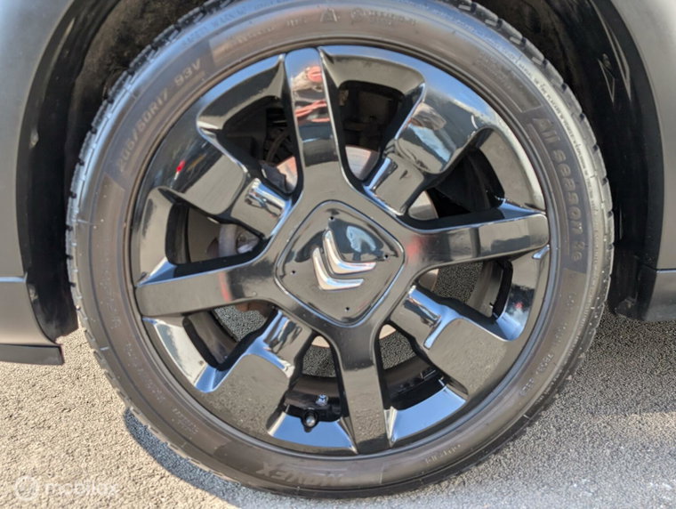 Vehicle Image 17