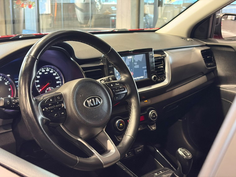 Vehicle Image 25