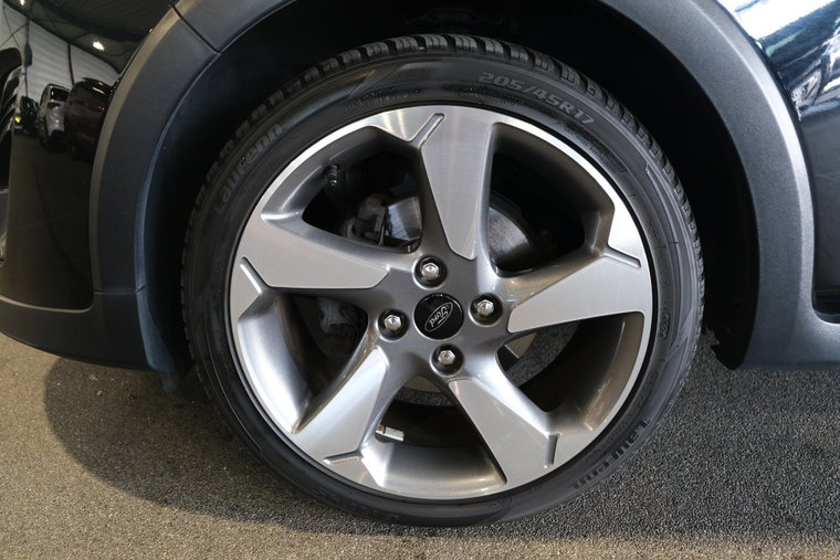 Vehicle Image 16