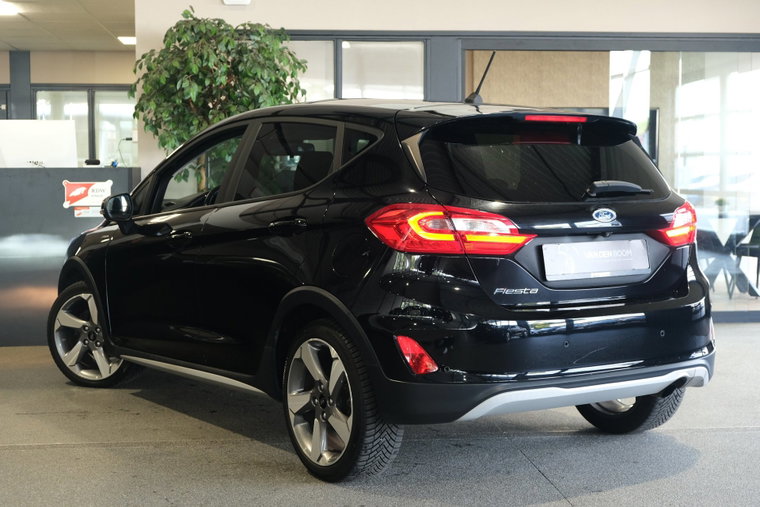 Vehicle Image 8