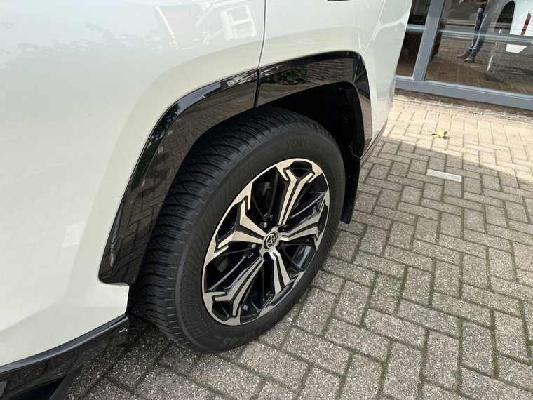 Vehicle Image 24