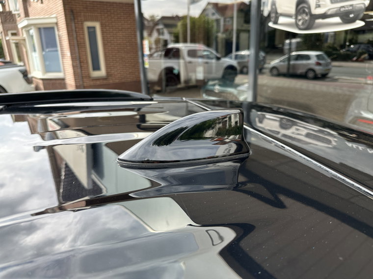 Vehicle Image 25