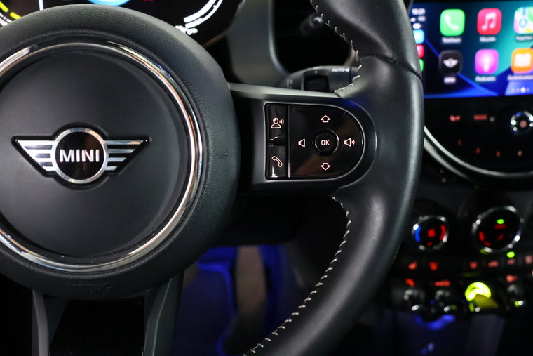 Vehicle Image 25