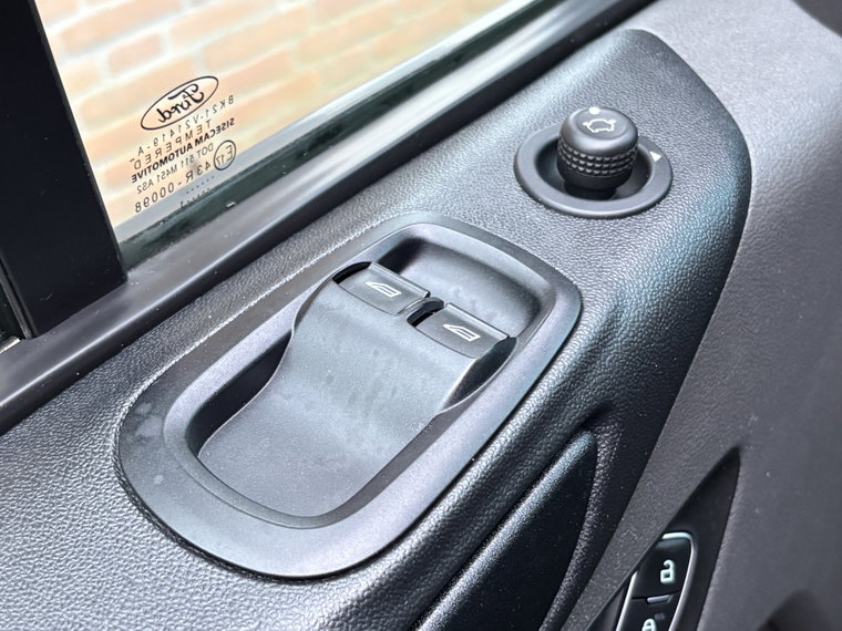 Vehicle Image 26
