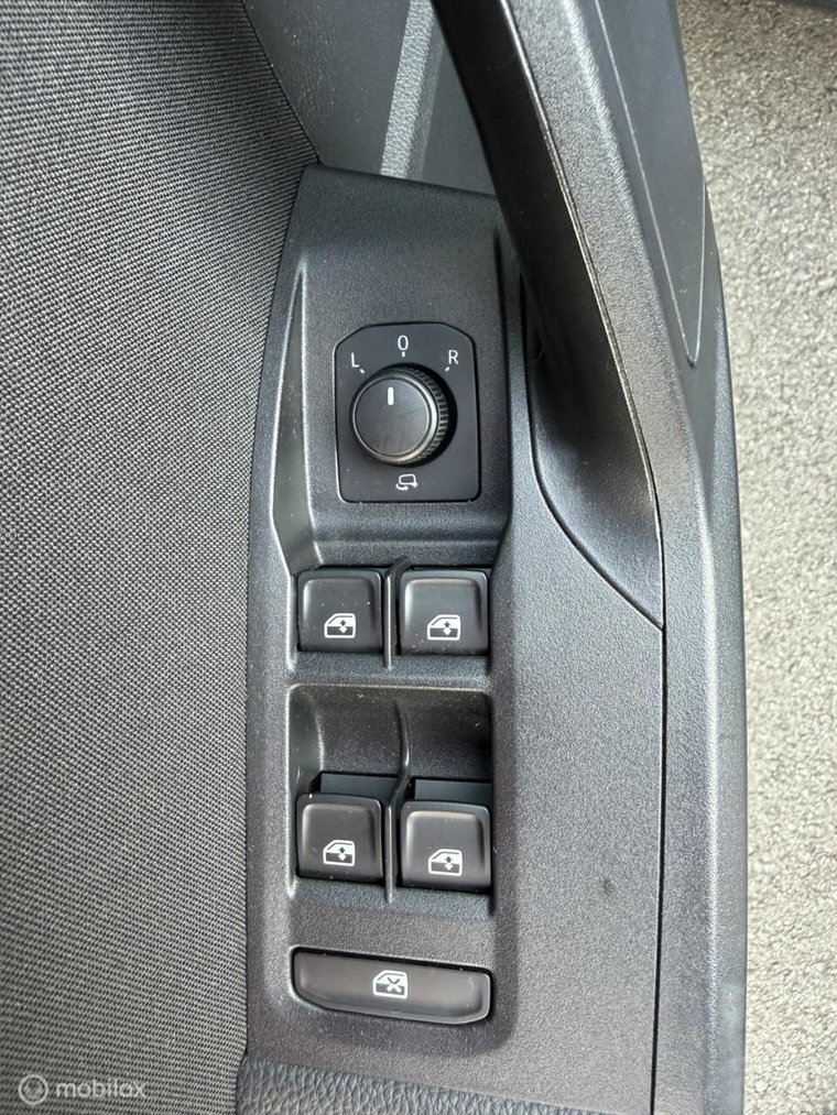 Vehicle Image 29