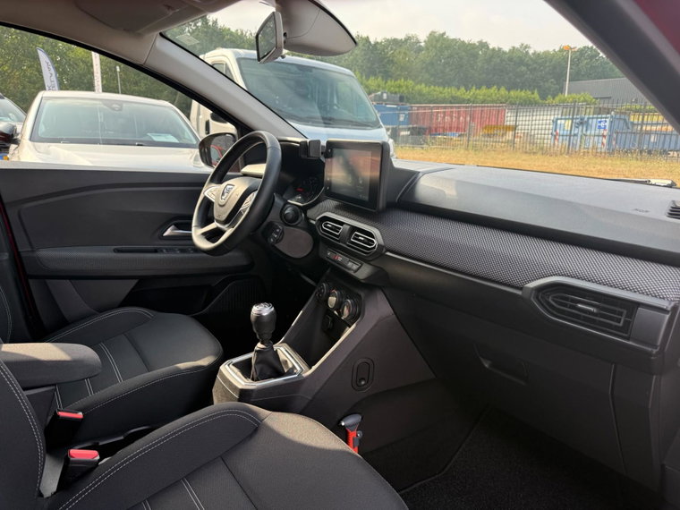 Vehicle Image 25