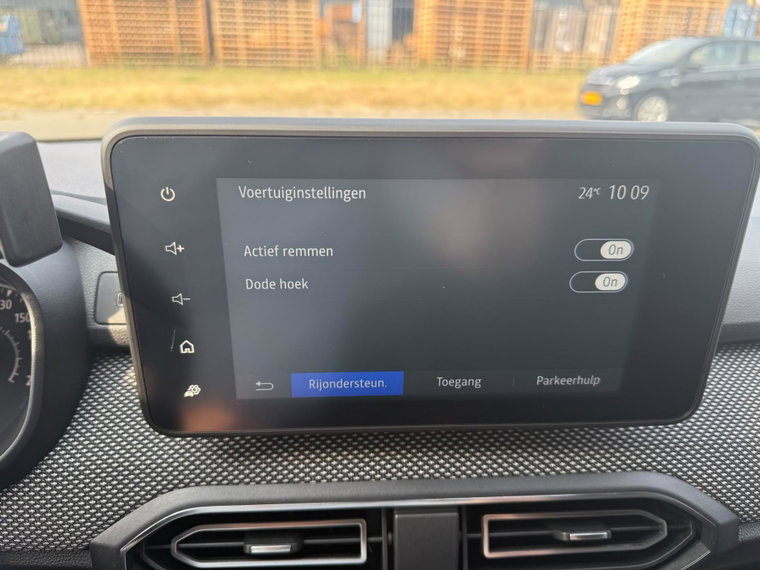 Vehicle Image 32