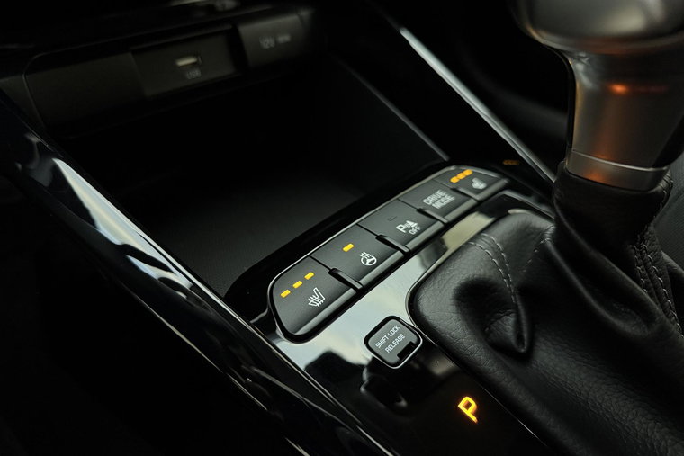 Vehicle Image 25