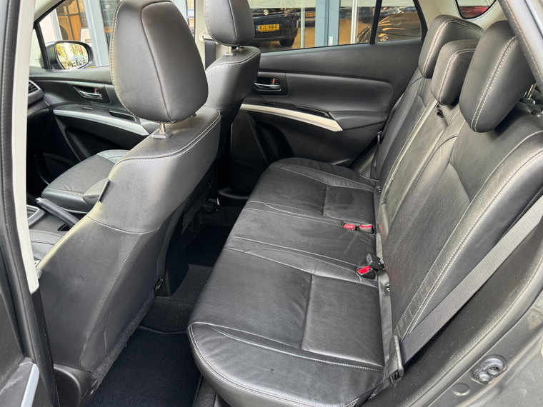 Vehicle Image 25