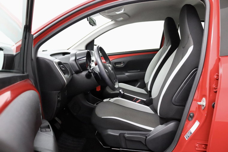 Vehicle Image 12