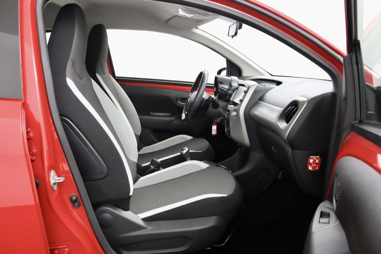 Vehicle Image 13