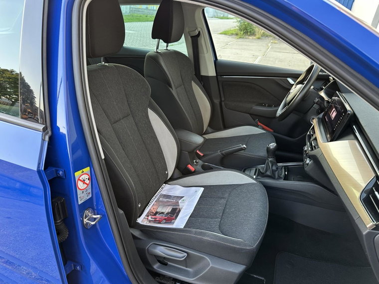 Vehicle Image 17