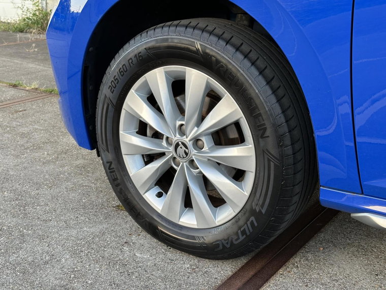 Vehicle Image 25