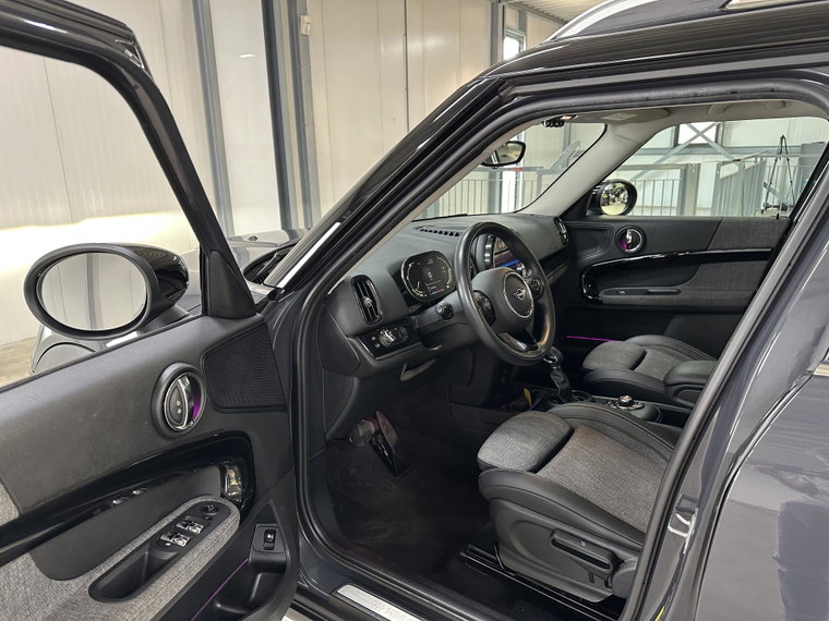 Vehicle Image 28