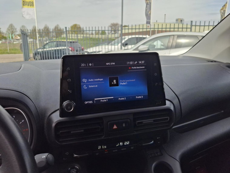 Vehicle Image 25