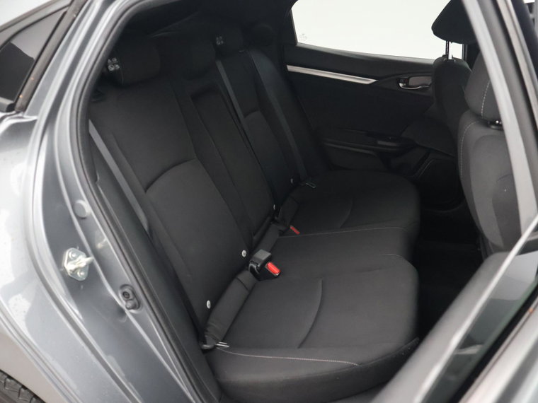 Vehicle Image 32