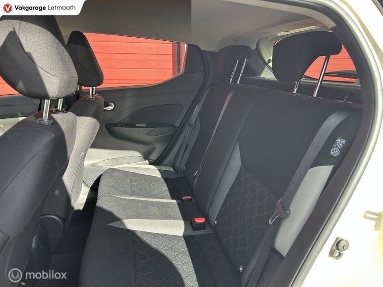 Vehicle Image 12