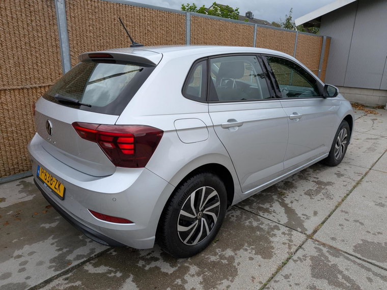 Vehicle Image 8