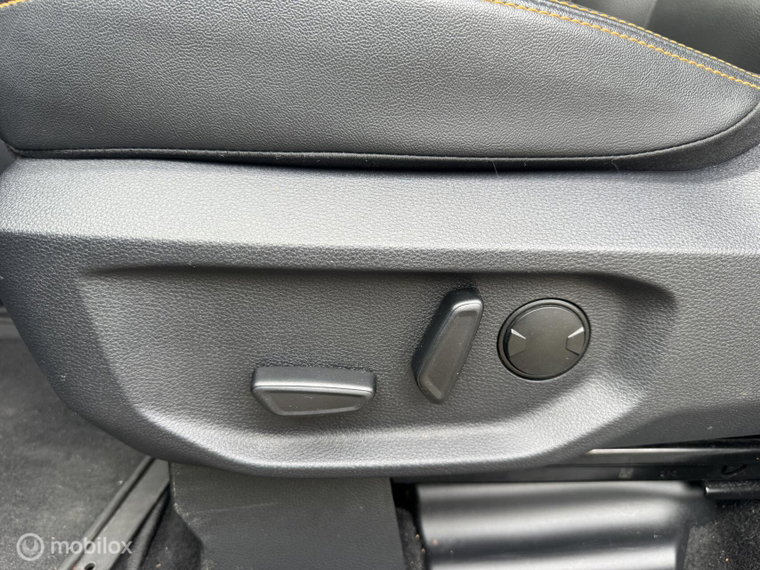 Vehicle Image 28