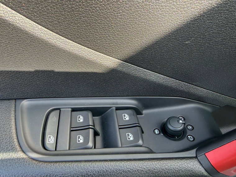 Vehicle Image 29