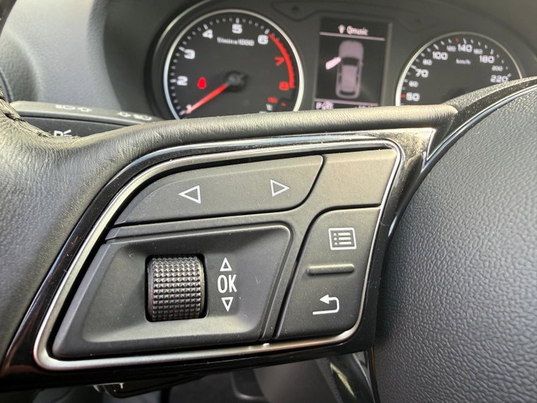 Vehicle Image 32