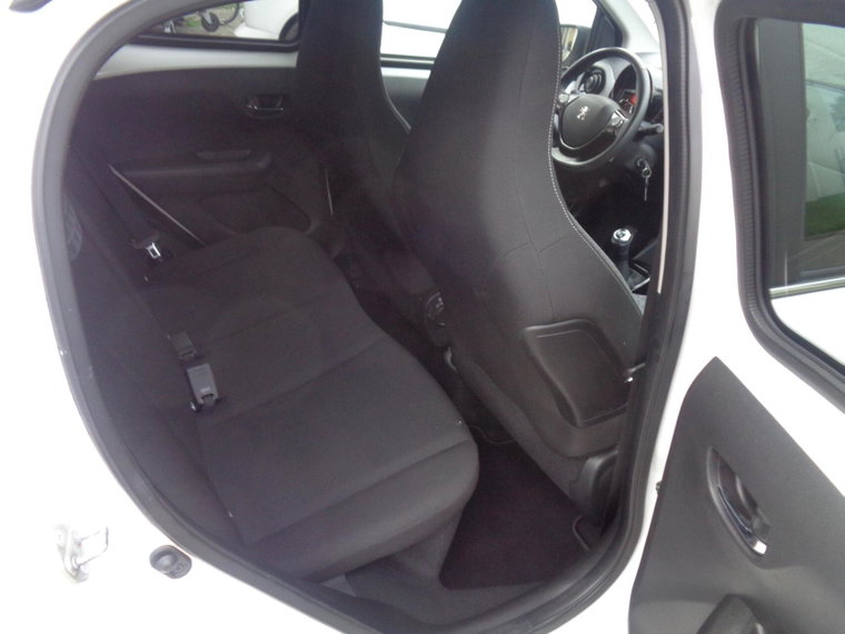Vehicle Image 33