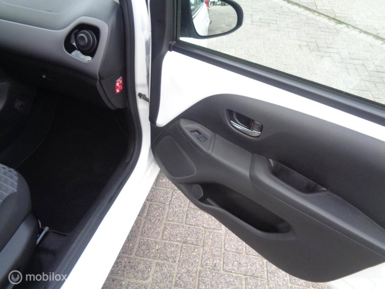 Vehicle Image 37