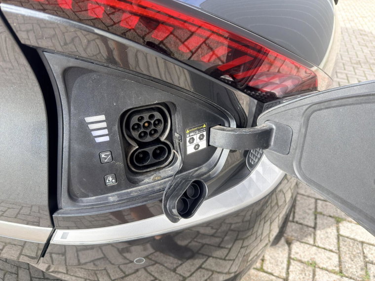 Vehicle Image 32
