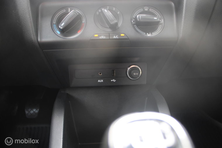 Vehicle Image 32