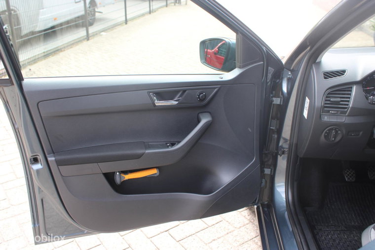 Vehicle Image 35