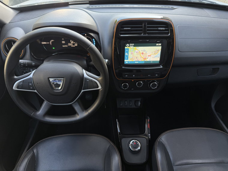 Vehicle Image 25