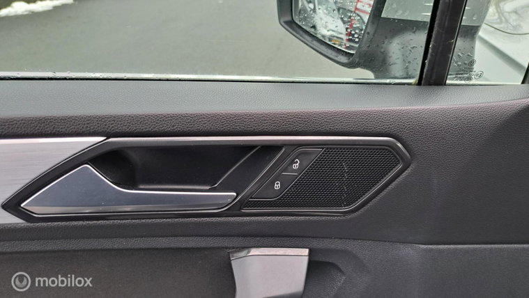 Vehicle Image 42