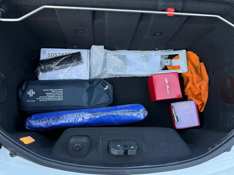 Vehicle Image 13