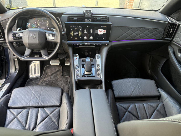 Vehicle Image 24