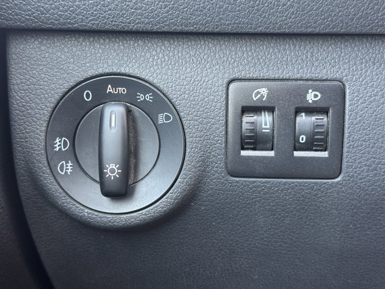 Vehicle Image 28