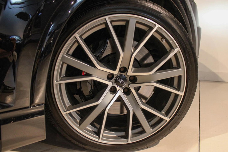 Vehicle Image 8