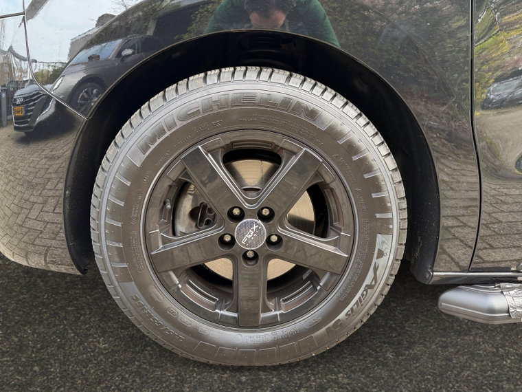 Vehicle Image 23