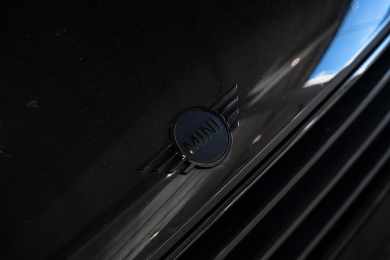 Vehicle Image 32