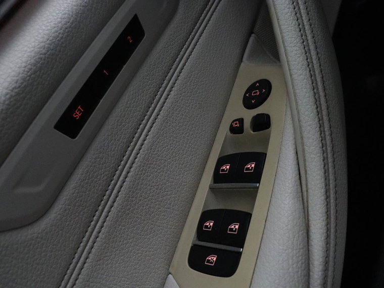 Vehicle Image 33