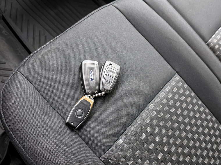 Vehicle Image 12