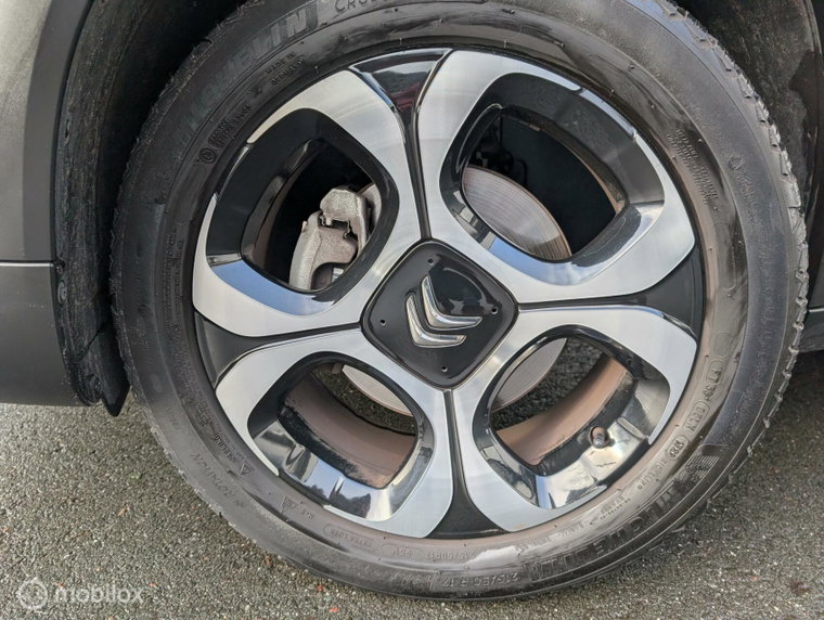Vehicle Image 22