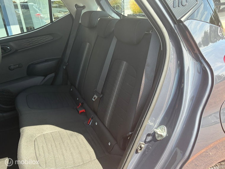 Vehicle Image 10