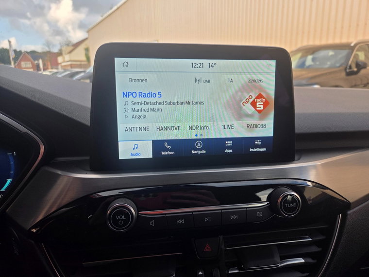 Vehicle Image 25