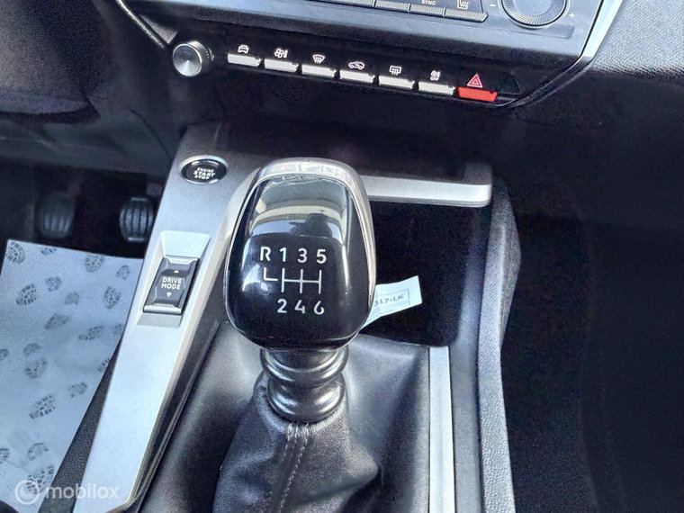 Vehicle Image 29